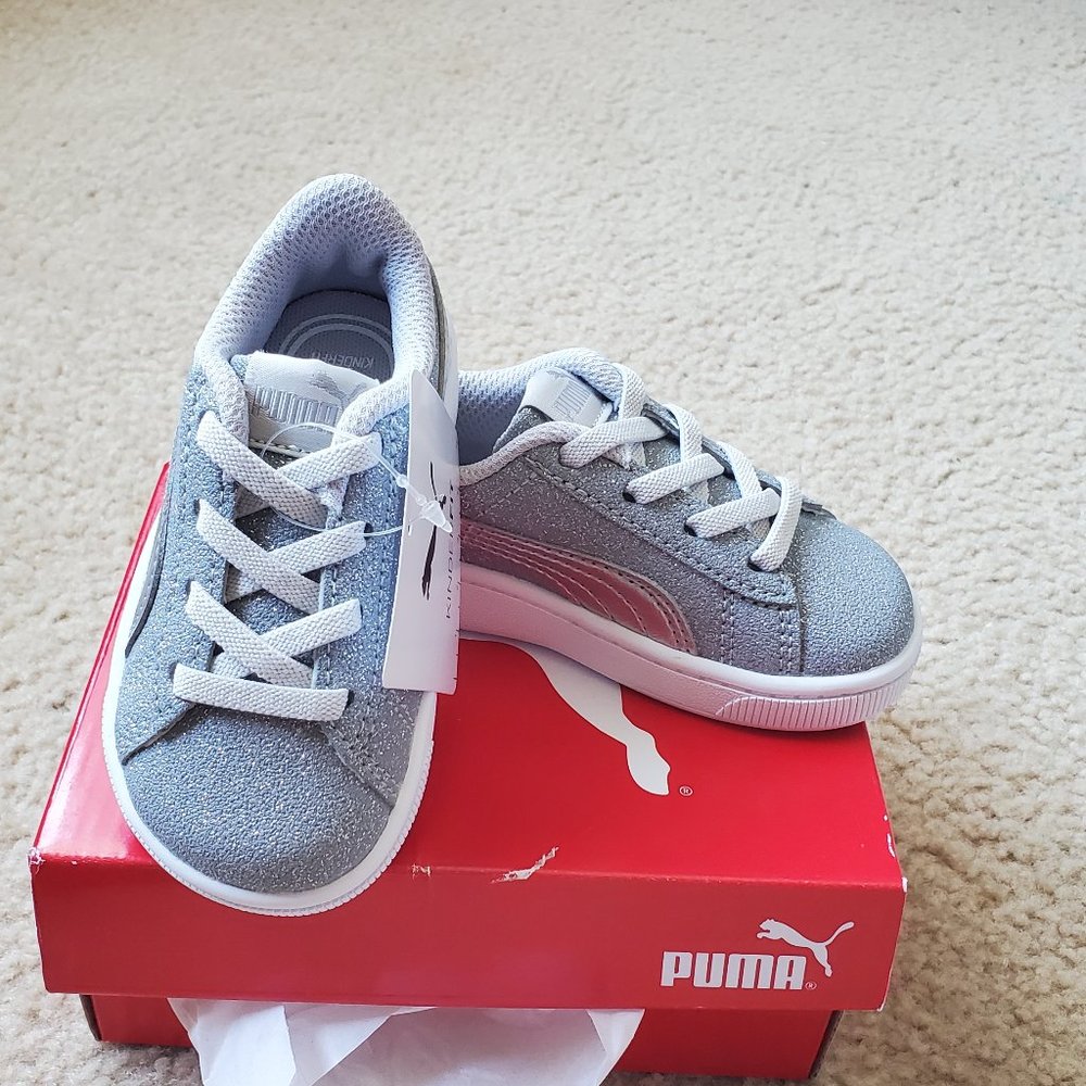 NWT Puma Vikky v2 Glitz Kids Sneakers Size 5